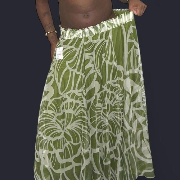 Green and white leaf/jungle maxi skirt - Picture 2 of 3